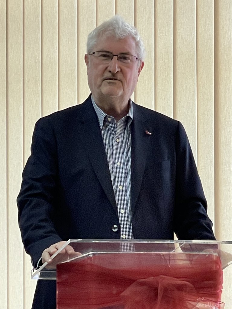 Átadták az MR készüléket08